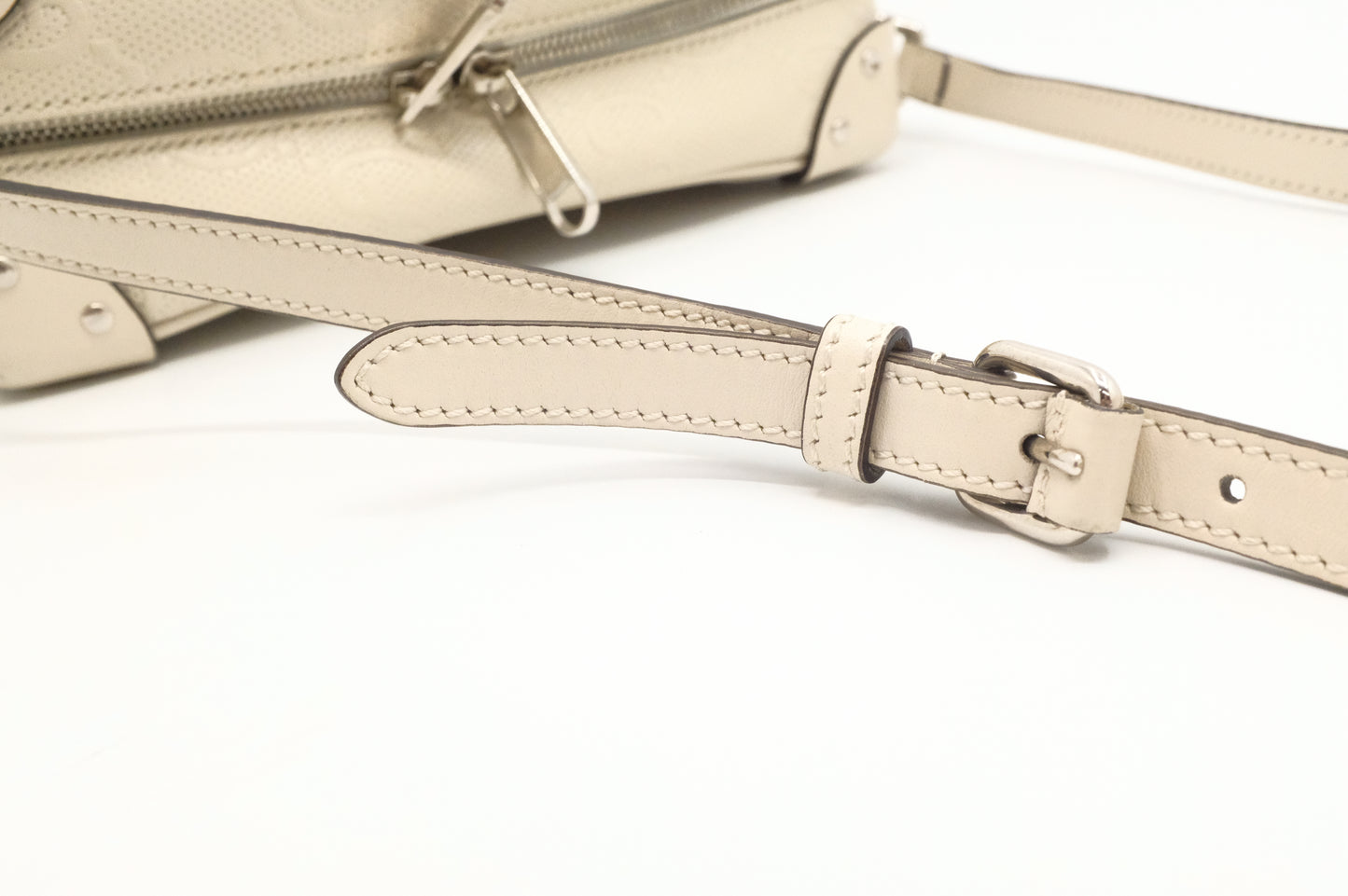 Gucci Trunk Crossbody in Off-White Leather