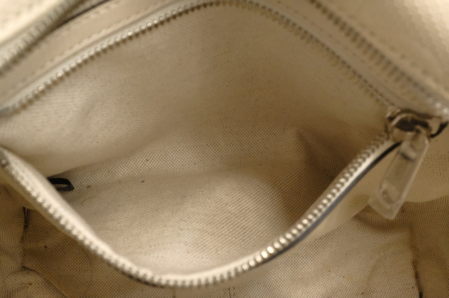 Gucci Trunk Crossbody in Off-White Leather