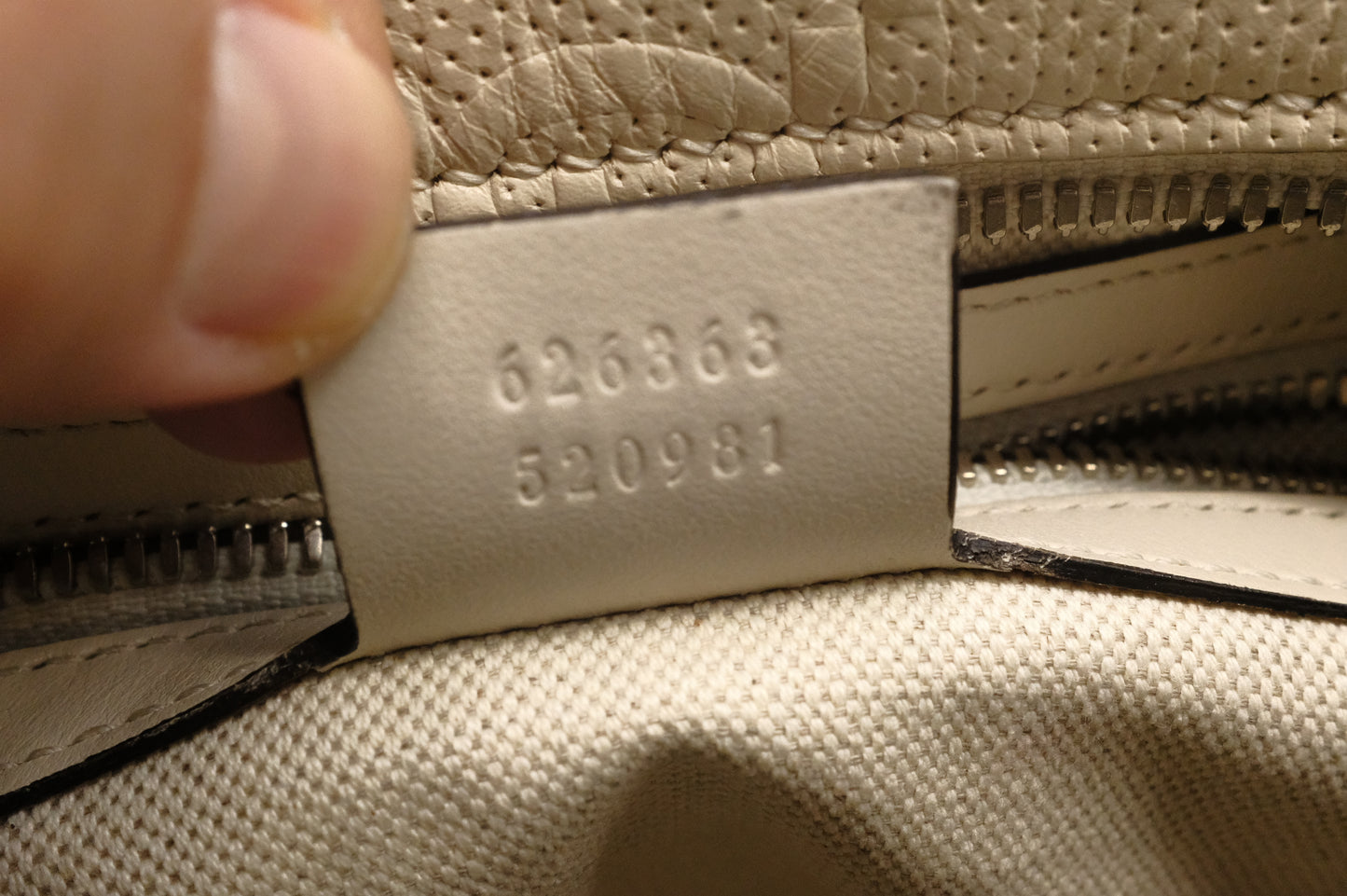 Gucci Trunk Crossbody in Off-White Leather