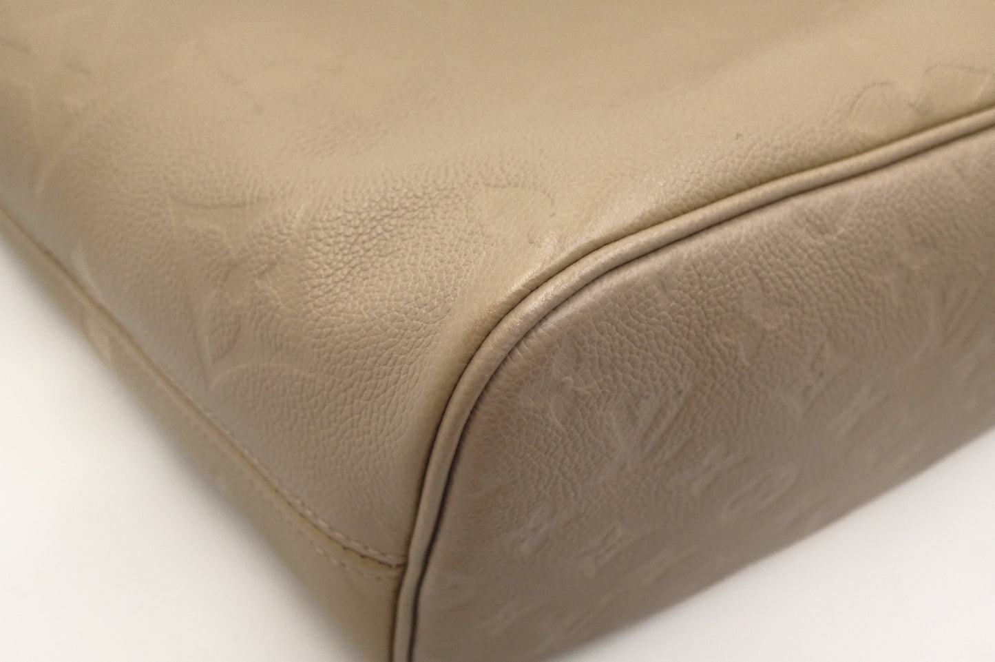 Louis Vuitton Neverfull MM in Turtledove Empreinte Leather