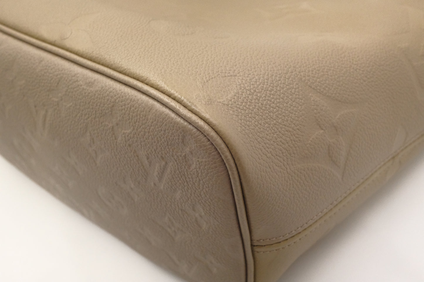 Louis Vuitton Neverfull MM in Turtledove Empreinte Leather