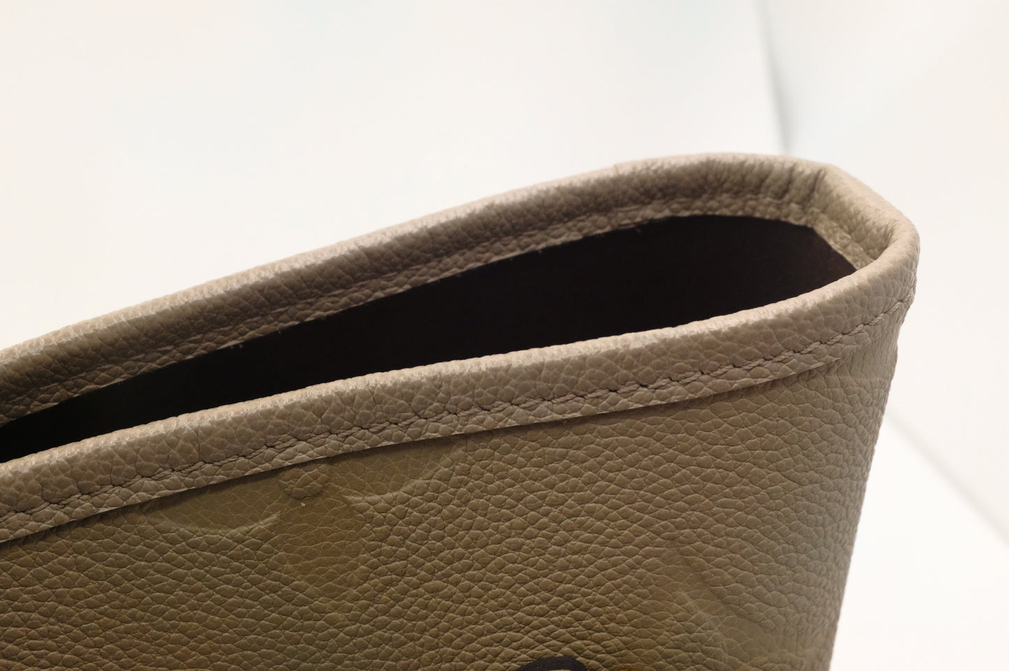 Louis Vuitton Neverfull MM in Turtledove Empreinte Leather