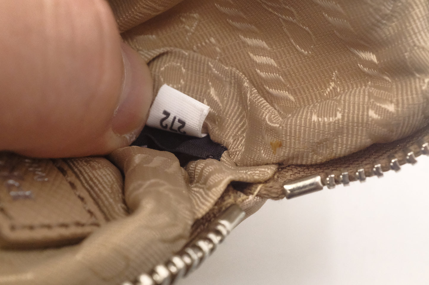 Prada Re-Edition 2005 in Beige Nylon