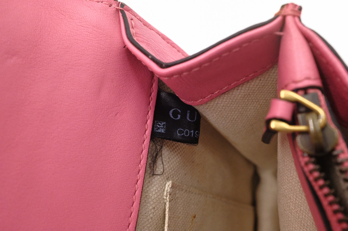 Gucci Cat Lock Shoulder Bag in Pink Leather