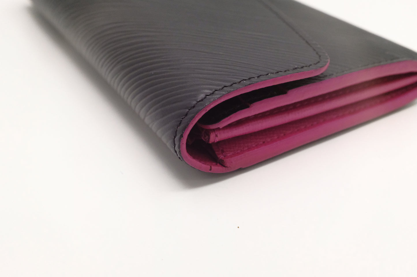 Louis Vuitton Sarah Wallet NM in Dark Gray Epi Leather
