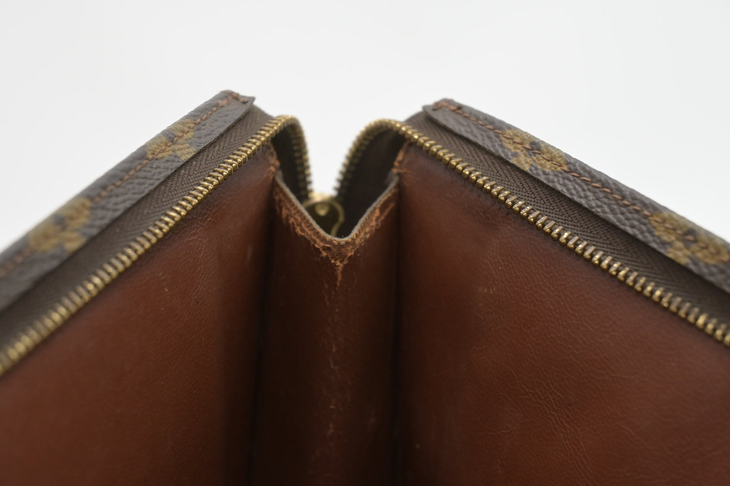 Louis Vuitton Toiletry 26 in Monogram Canvas