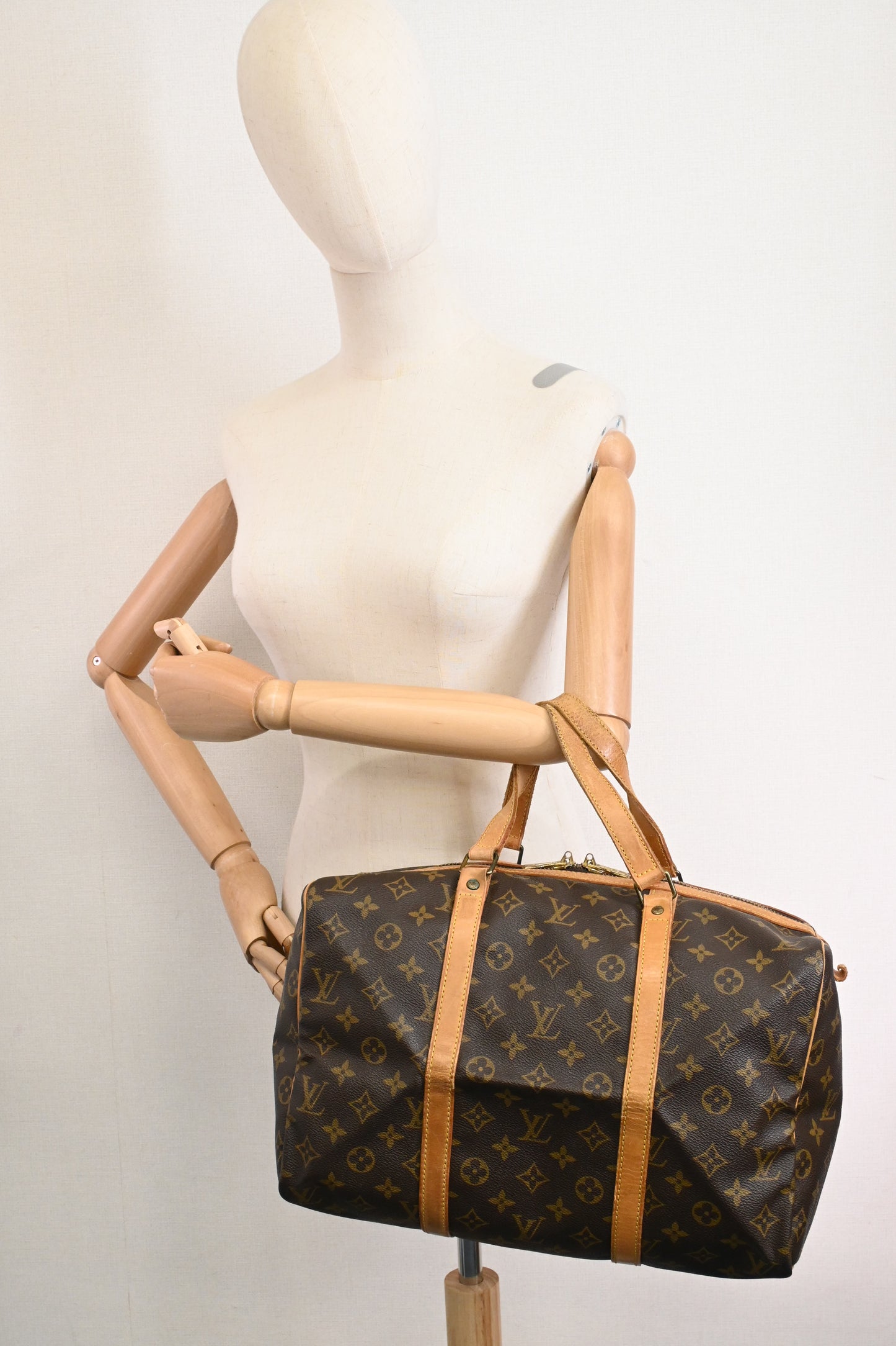 Louis Vuitton Sac Souple 35 in Monogram Canvas
