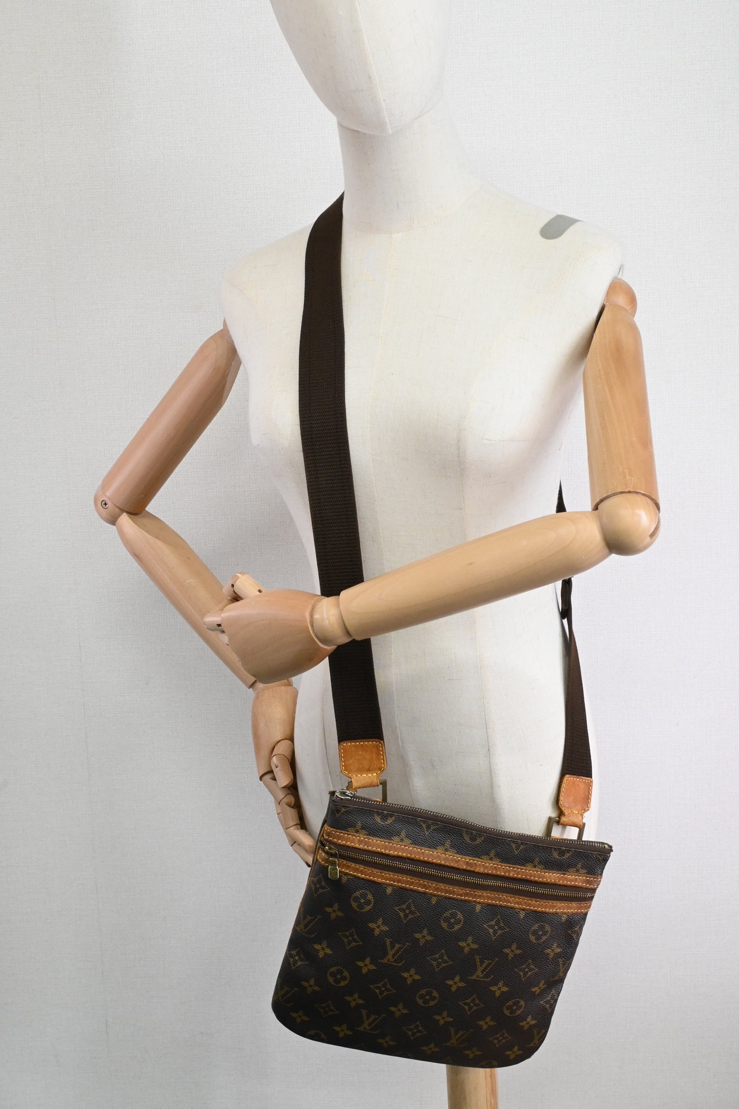 Louis Vuitton Pochette Bosphore in Monogram Canvas