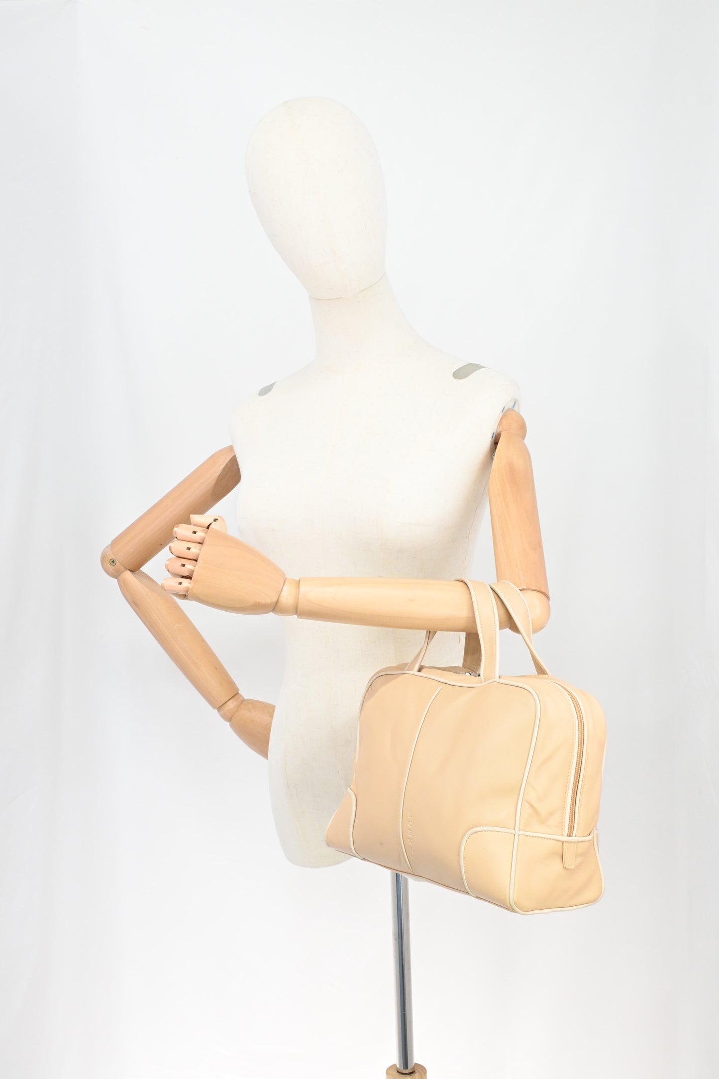 Loewe Handbag in Beige Leather