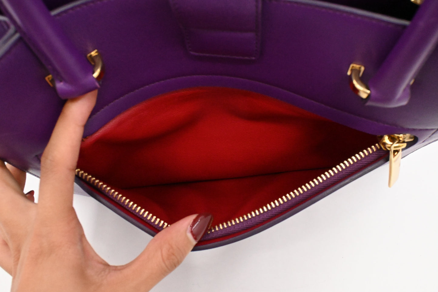 Ferragamo Gancini Handbag in Purple Leather