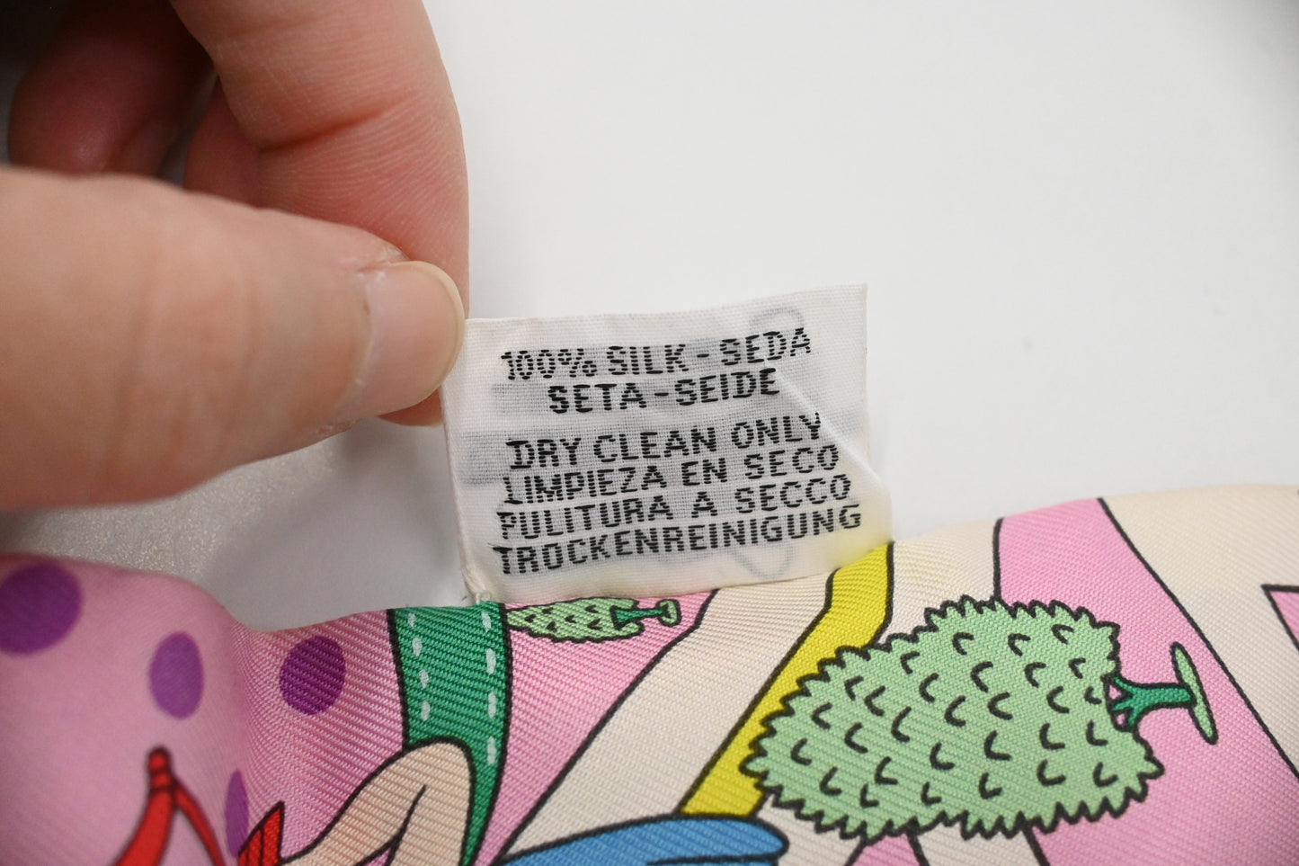 Hermes 'Les Nouveaux Amoureux de Paris' Twilly in Pink Silk