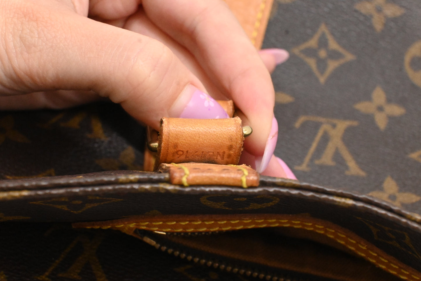 Louis Vuitton Sac Shopping 48 in Monogram Canvas