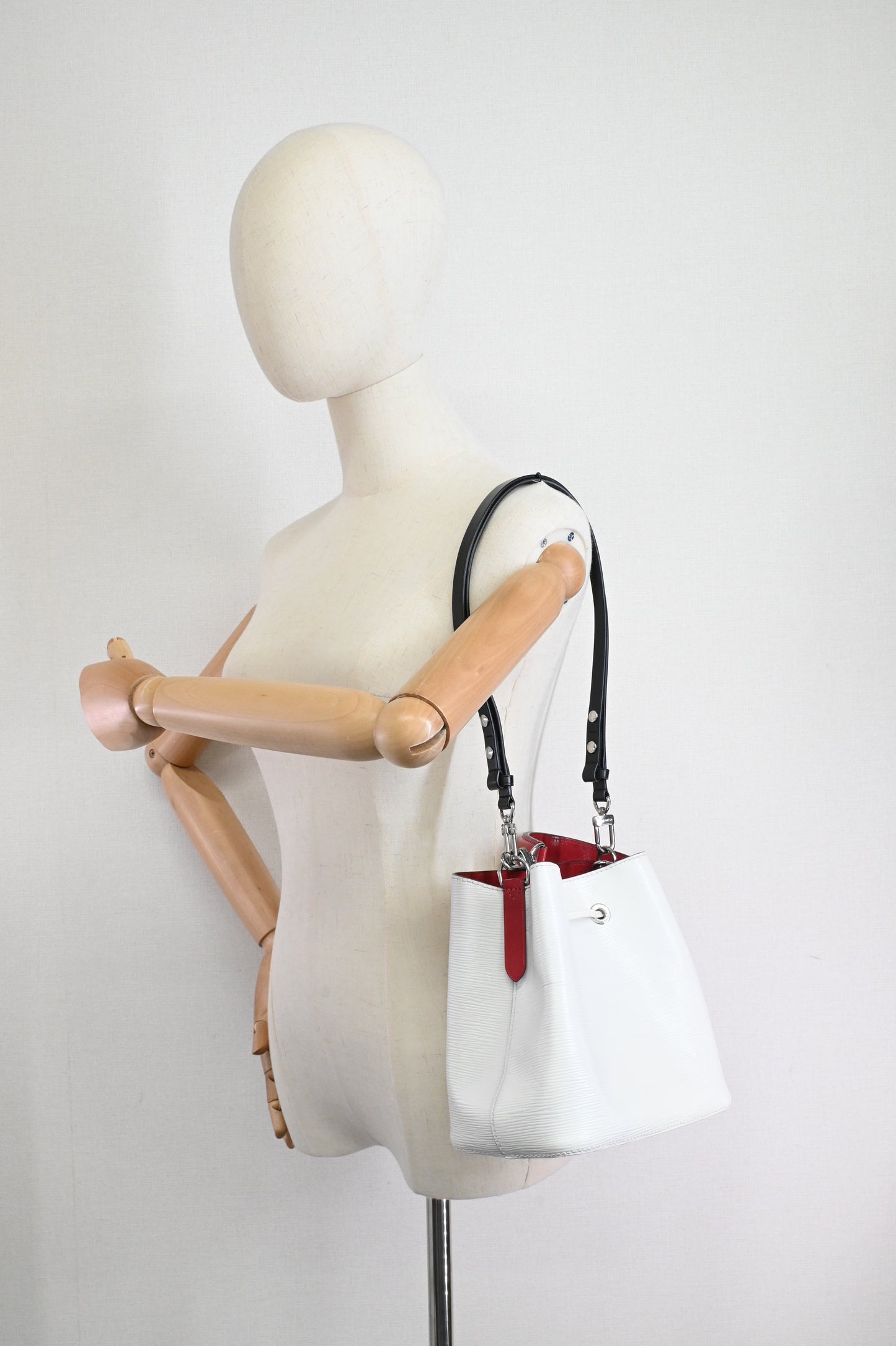 Louis Vuitton Neo Noe BB in White Epi Leather