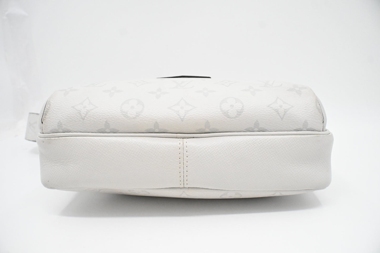 Louis Vuitton Outdoor Messenger Taigarama in Antarctica Monogram Canvas