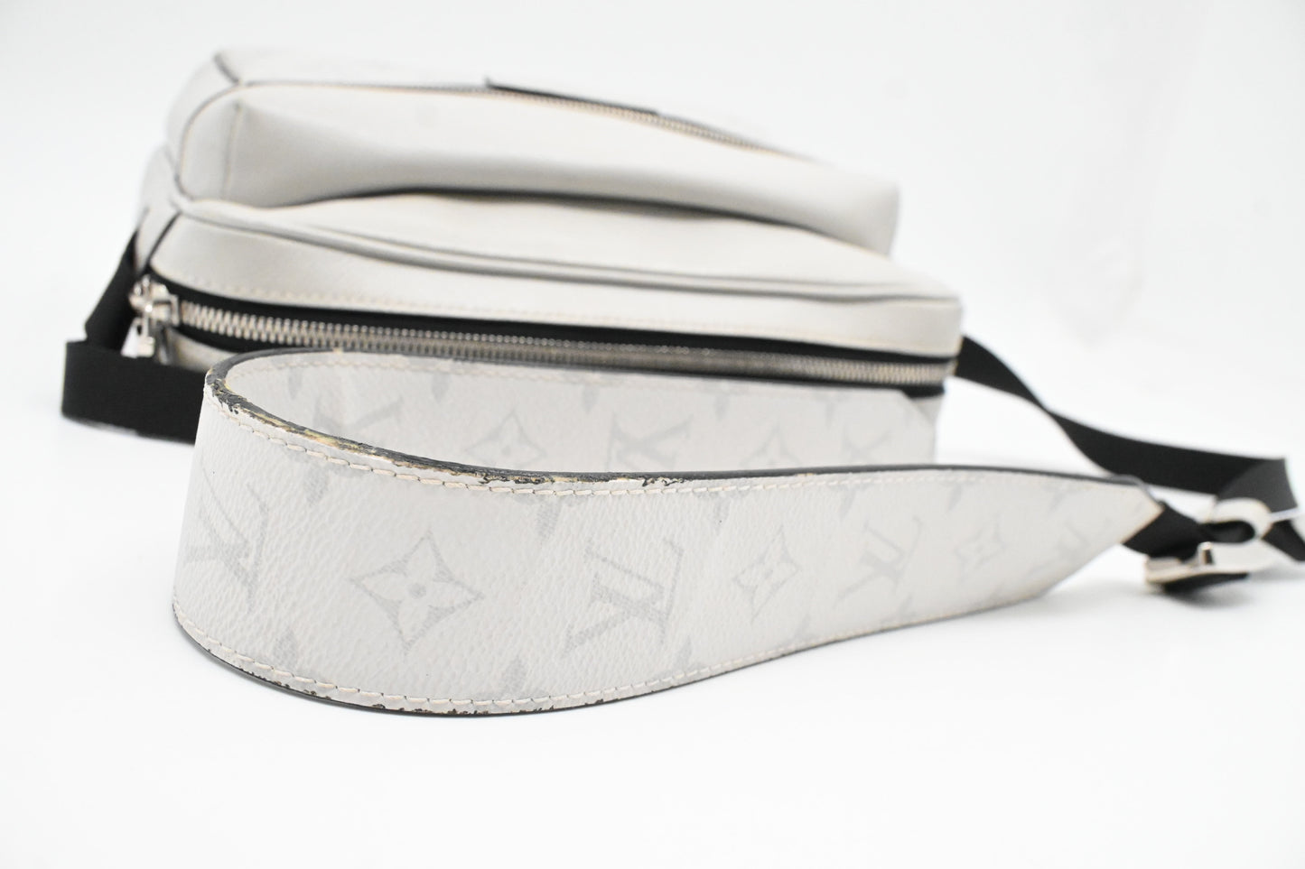 Louis Vuitton Outdoor Messenger Taigarama in Antarctica Monogram Canvas