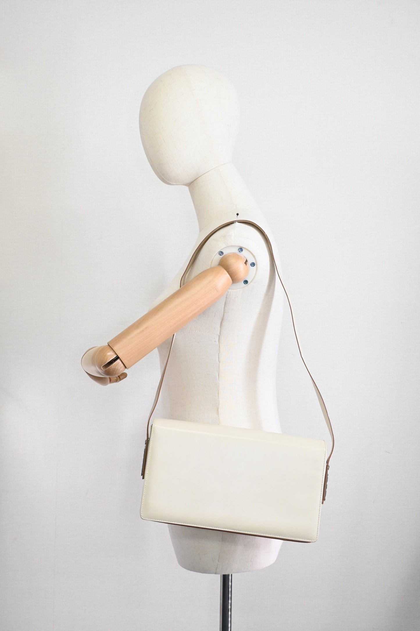 Ferragamo Shoulder Bag in Off-White Leather