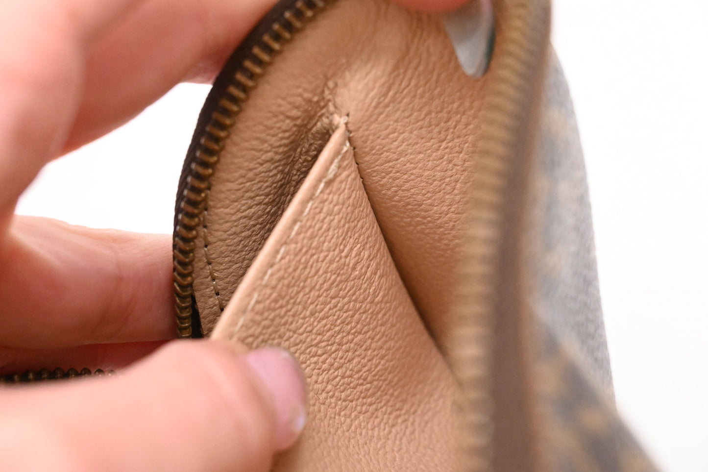 Louis Vuitton Pochette Cosmetique in Monogram Canvas