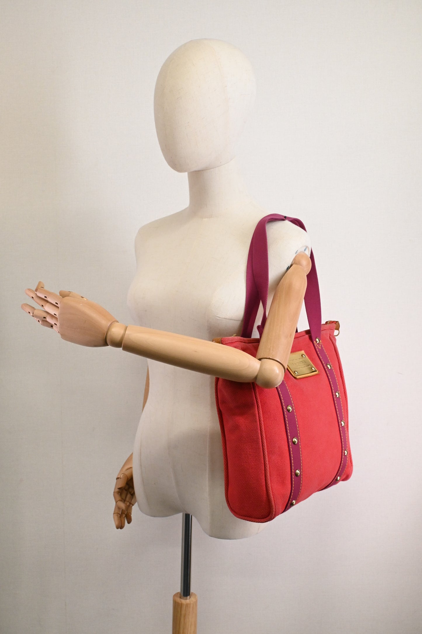 Louis Vuitton Antigua MM in Red Canvas