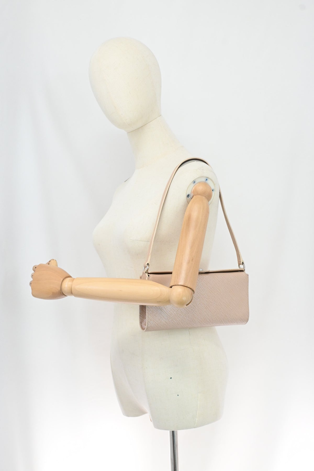 Ferragamo Shoulder Bag in Pink Leather