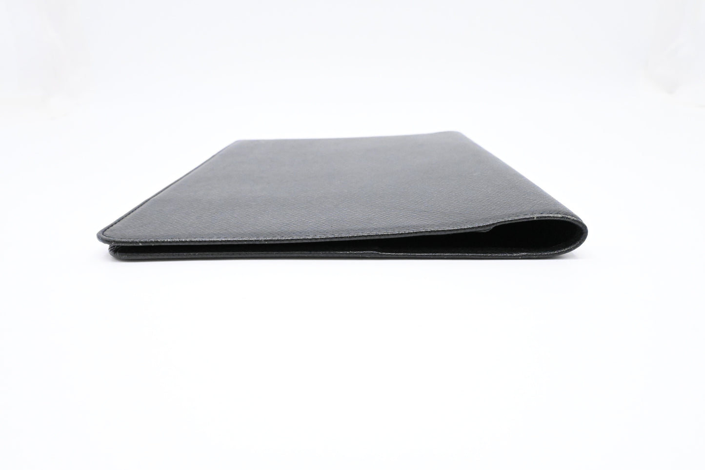 Louis Vuitton Agenda in Black Taiga Leather