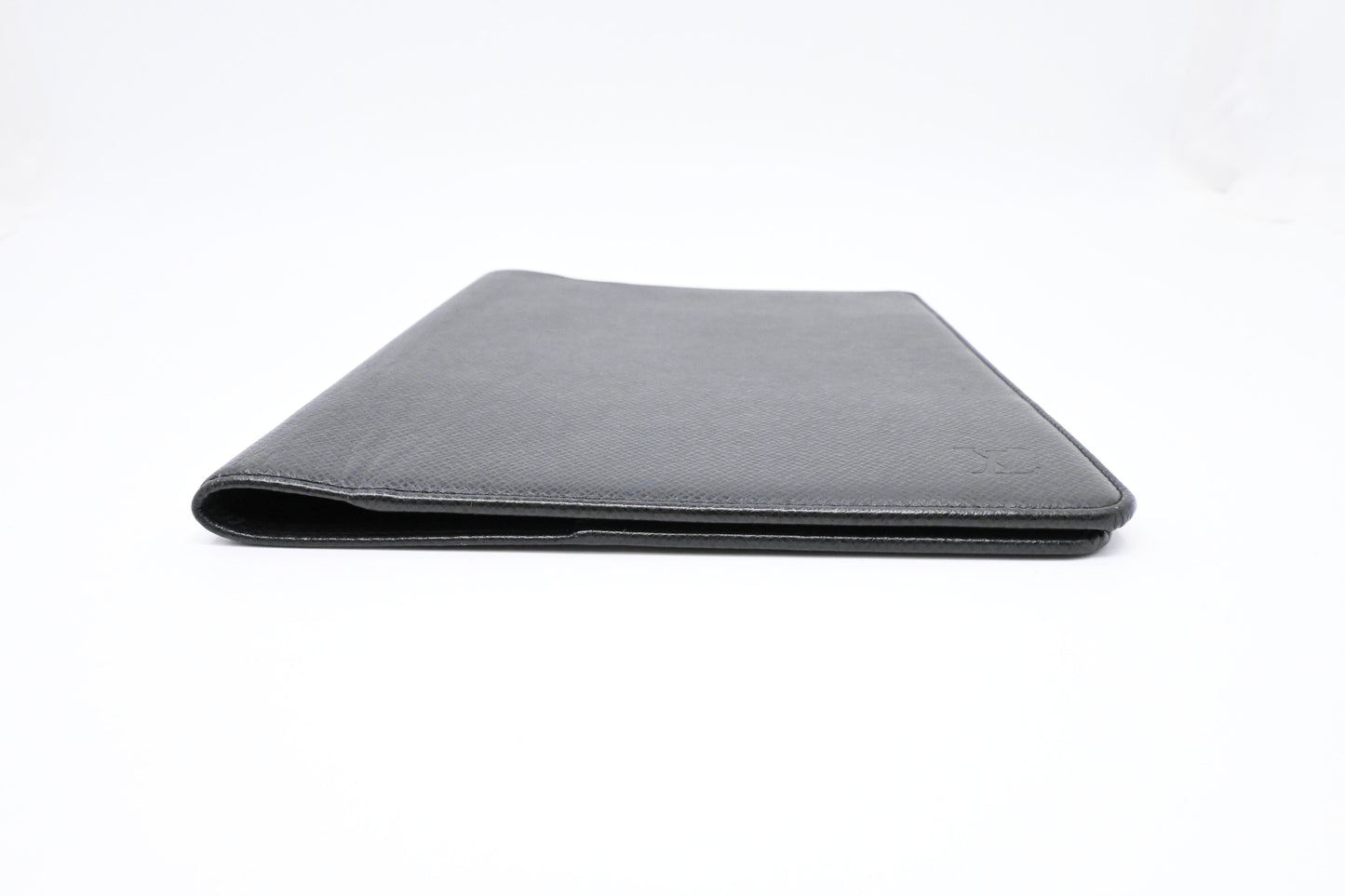 Louis Vuitton Agenda in Black Taiga Leather