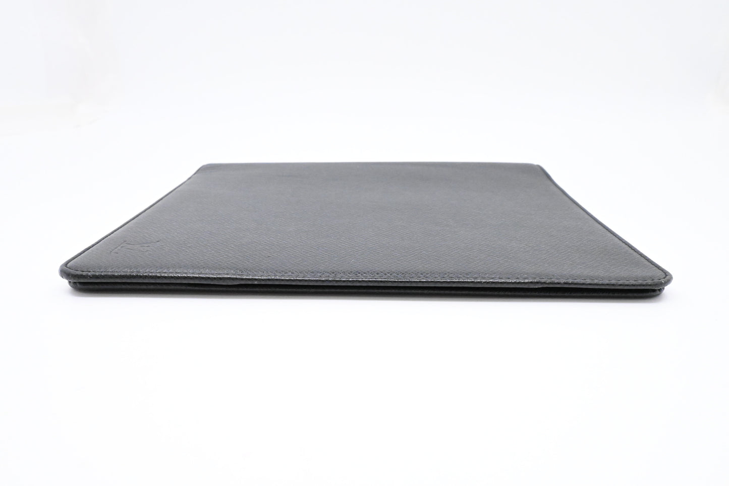Louis Vuitton Agenda in Black Taiga Leather