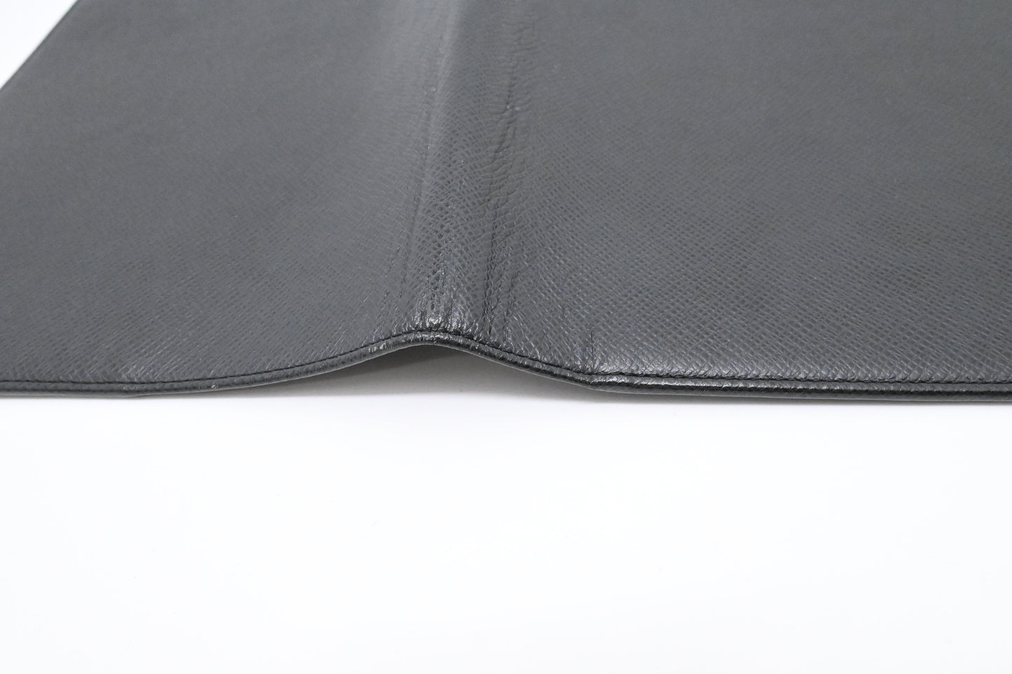 Louis Vuitton Agenda in Black Taiga Leather