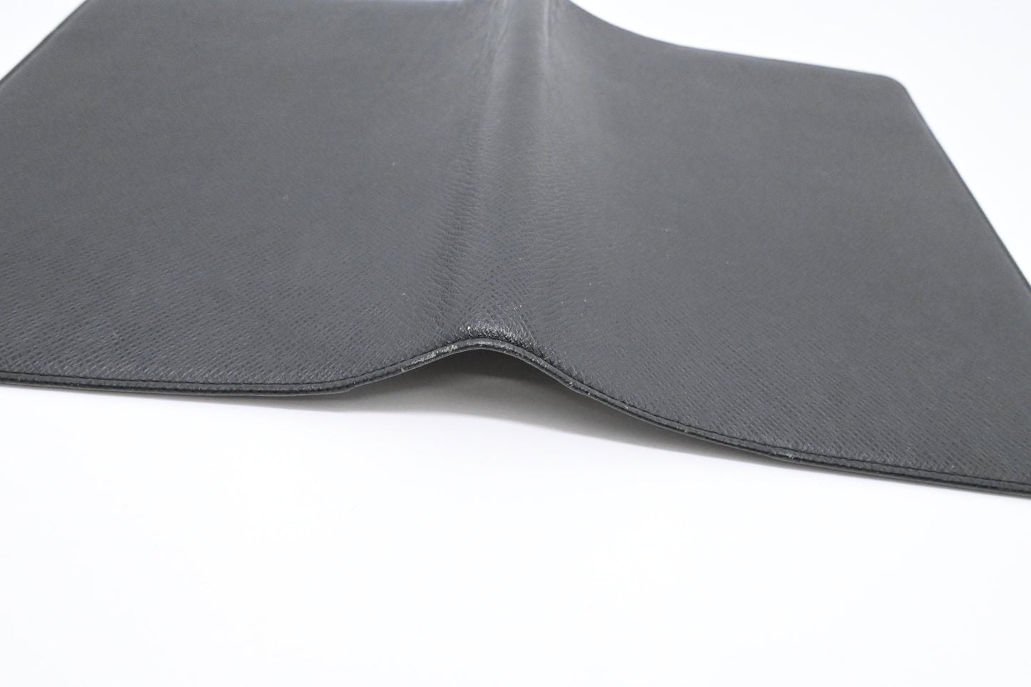 Louis Vuitton Agenda in Black Taiga Leather