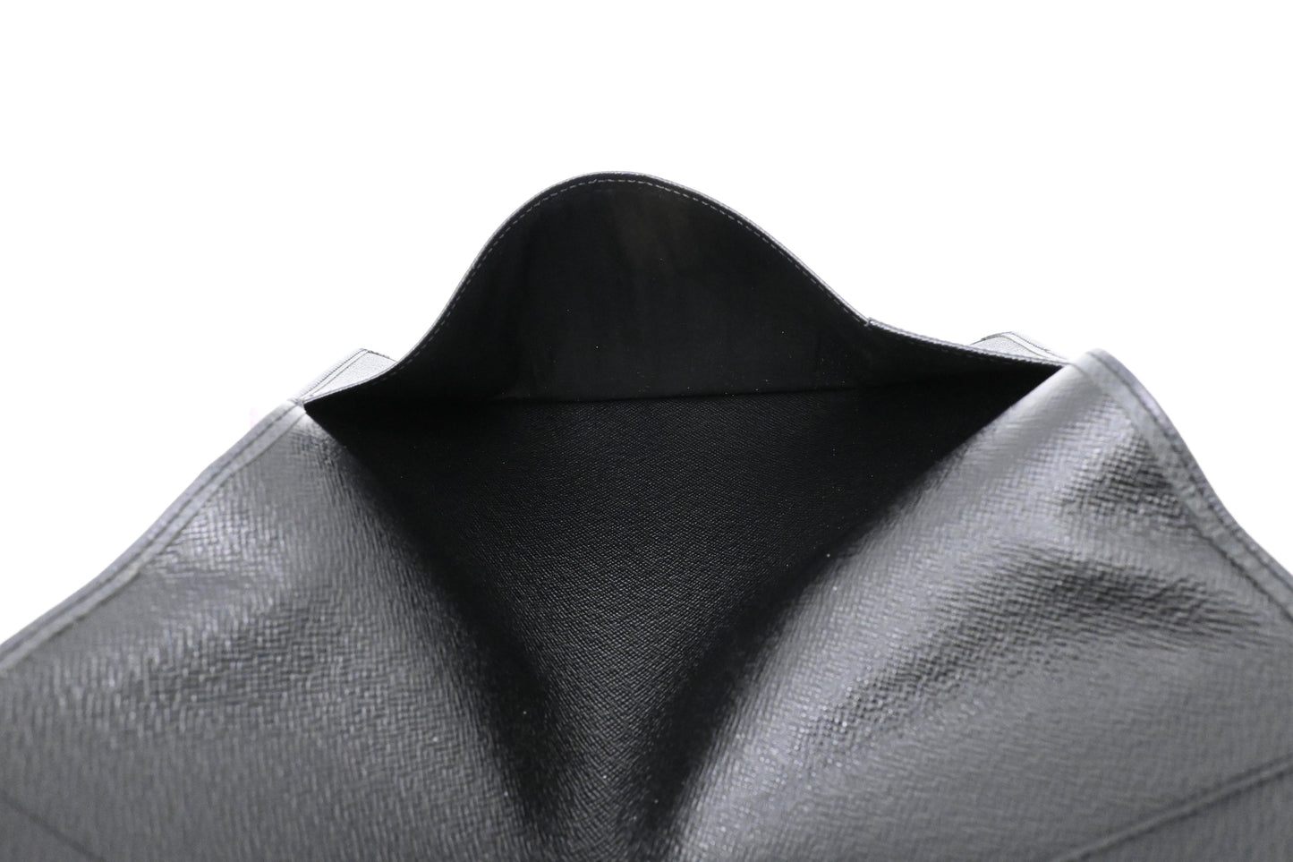 Louis Vuitton Agenda in Black Taiga Leather