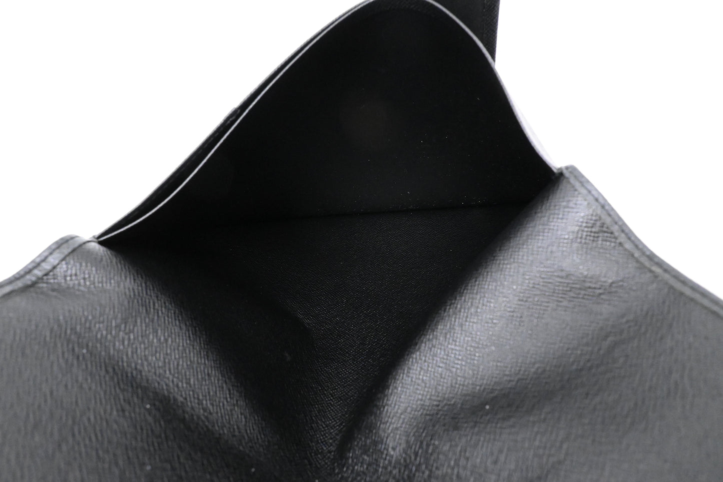 Louis Vuitton Agenda in Black Taiga Leather