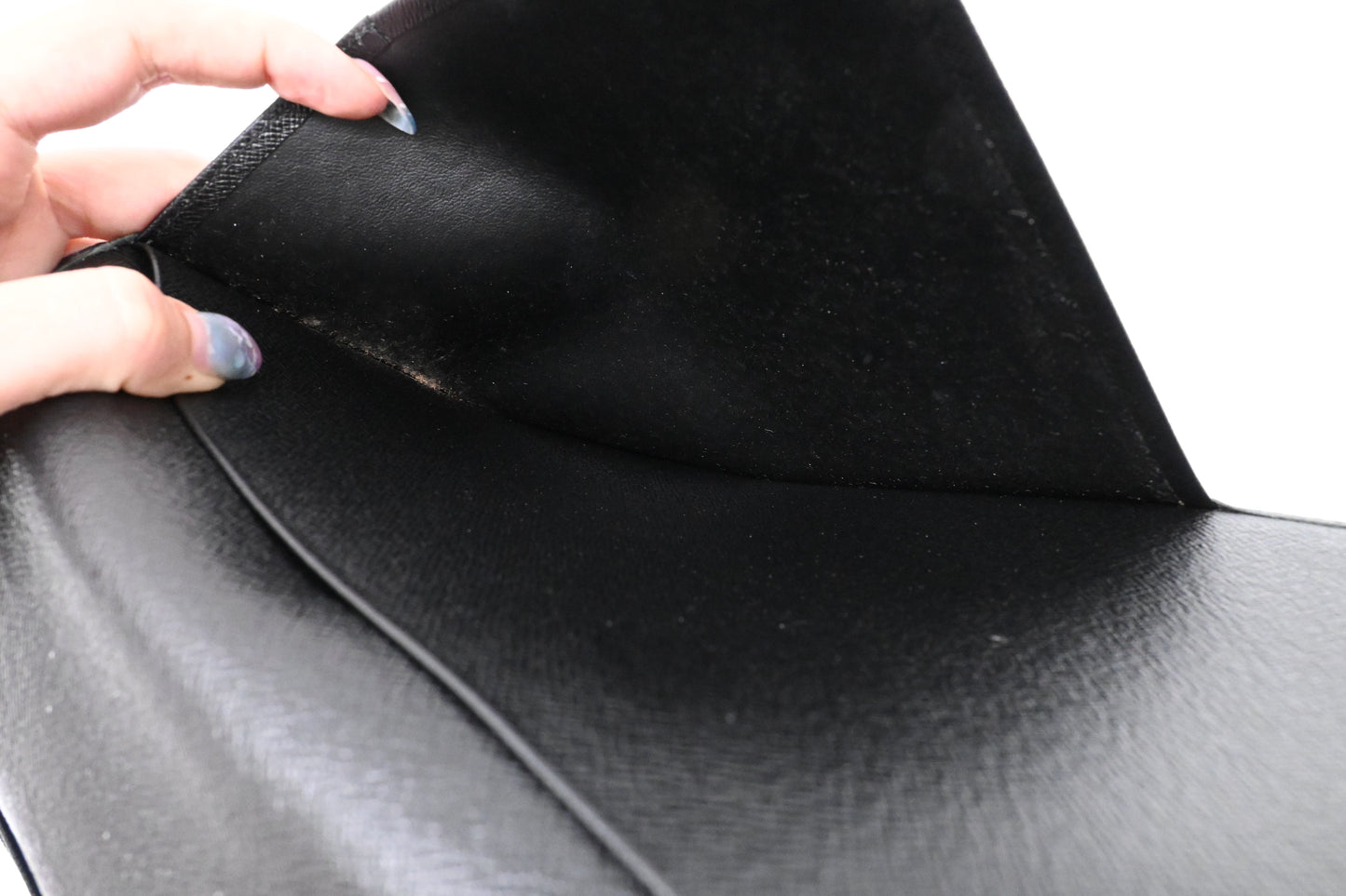 Louis Vuitton Agenda in Black Taiga Leather