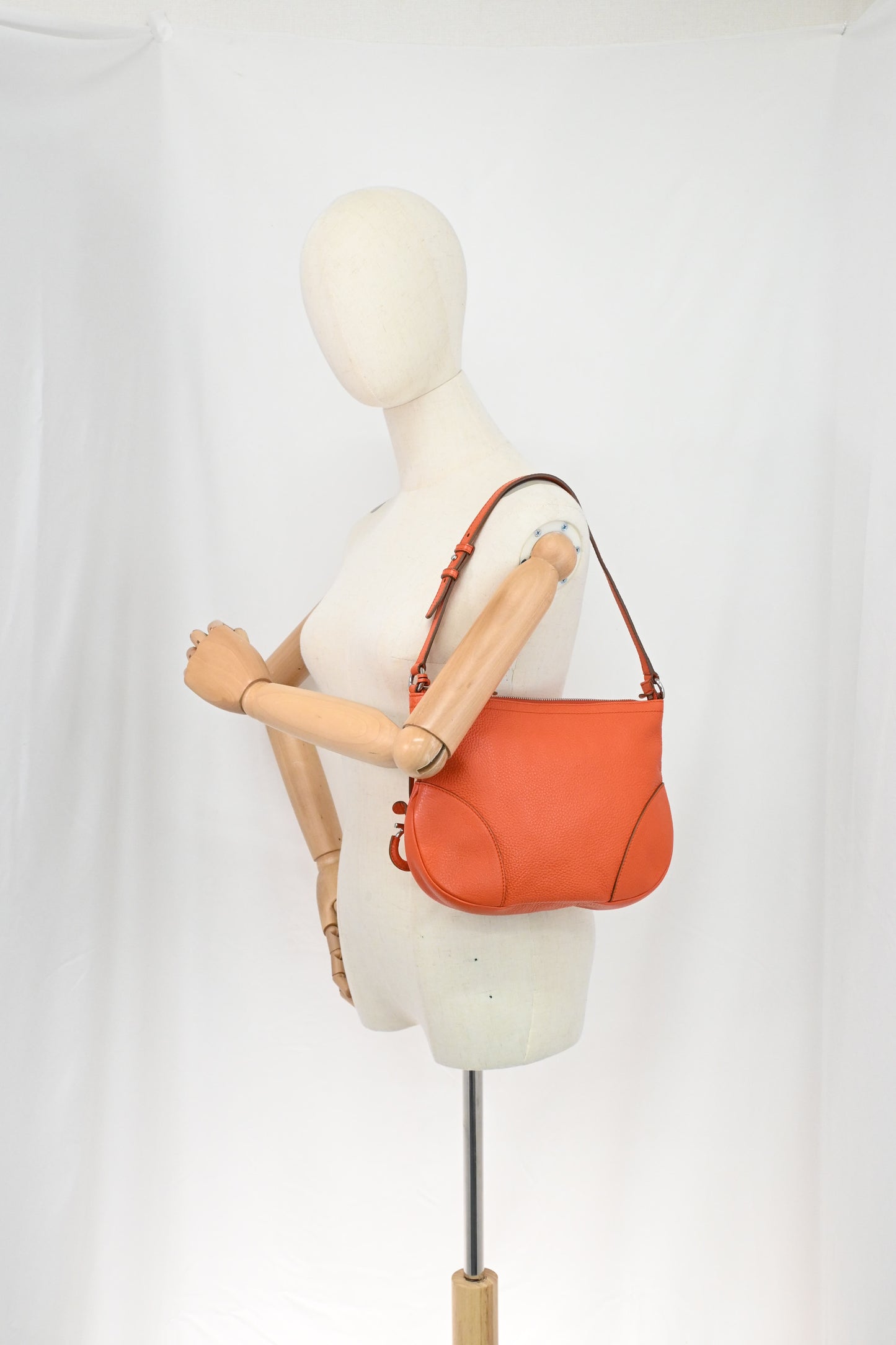 Ferragamo Hobo Shoulder Bag in Orange Leather
