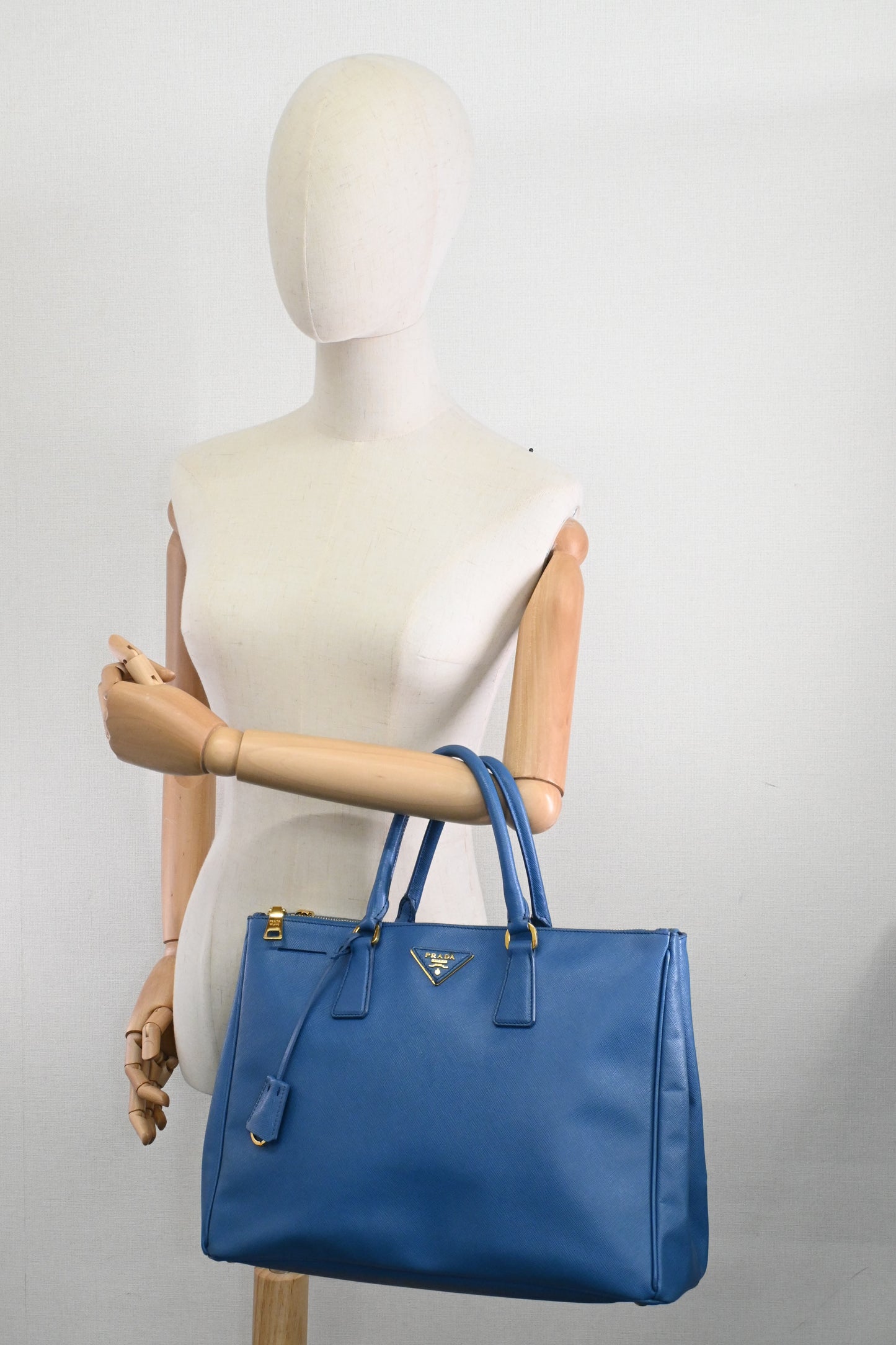 Prada Galleria Large in Blue Saffiano Leather