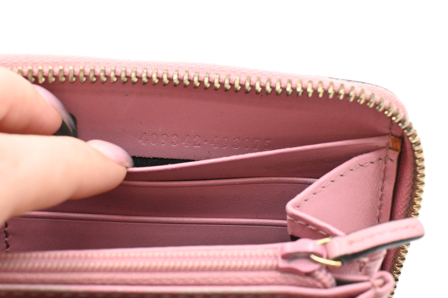 Gucci Zippy Wallet in Pink Guccissima Leather