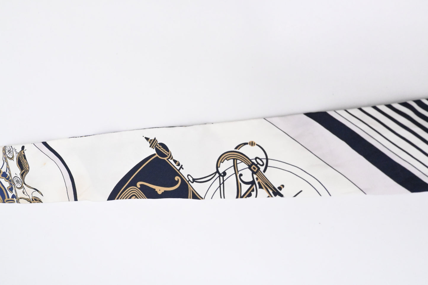 Hermes 'Ex Libris' Twilly in White and Blue Silk