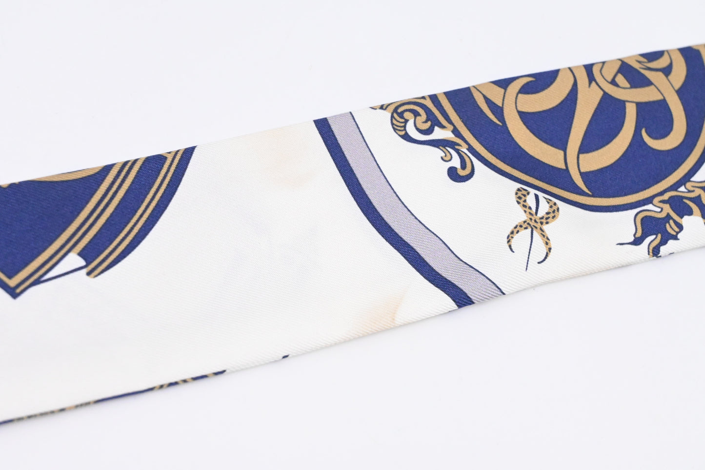 Hermes 'Ex Libris' Twilly in White and Blue Silk