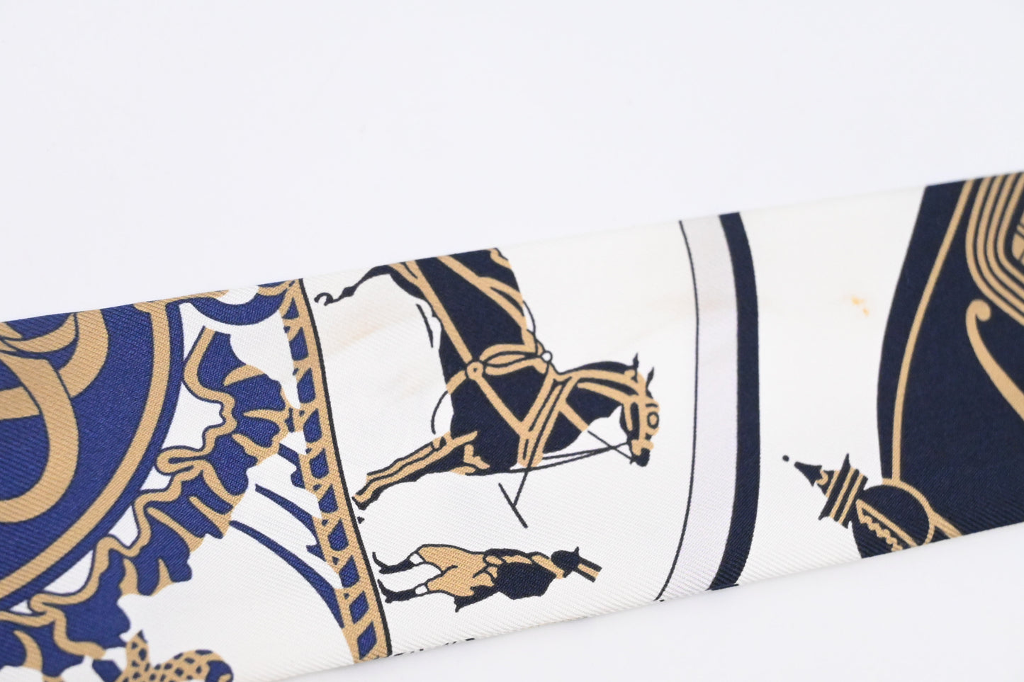 Hermes 'Ex Libris' Twilly in White and Blue Silk