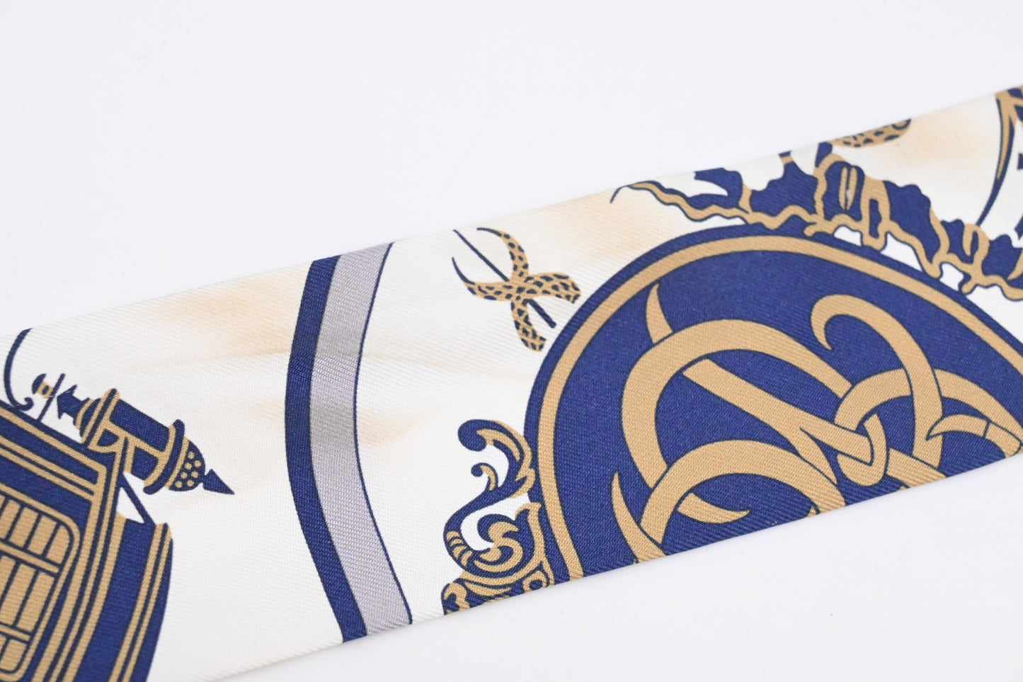 Hermes 'Ex Libris' Twilly in White and Blue Silk
