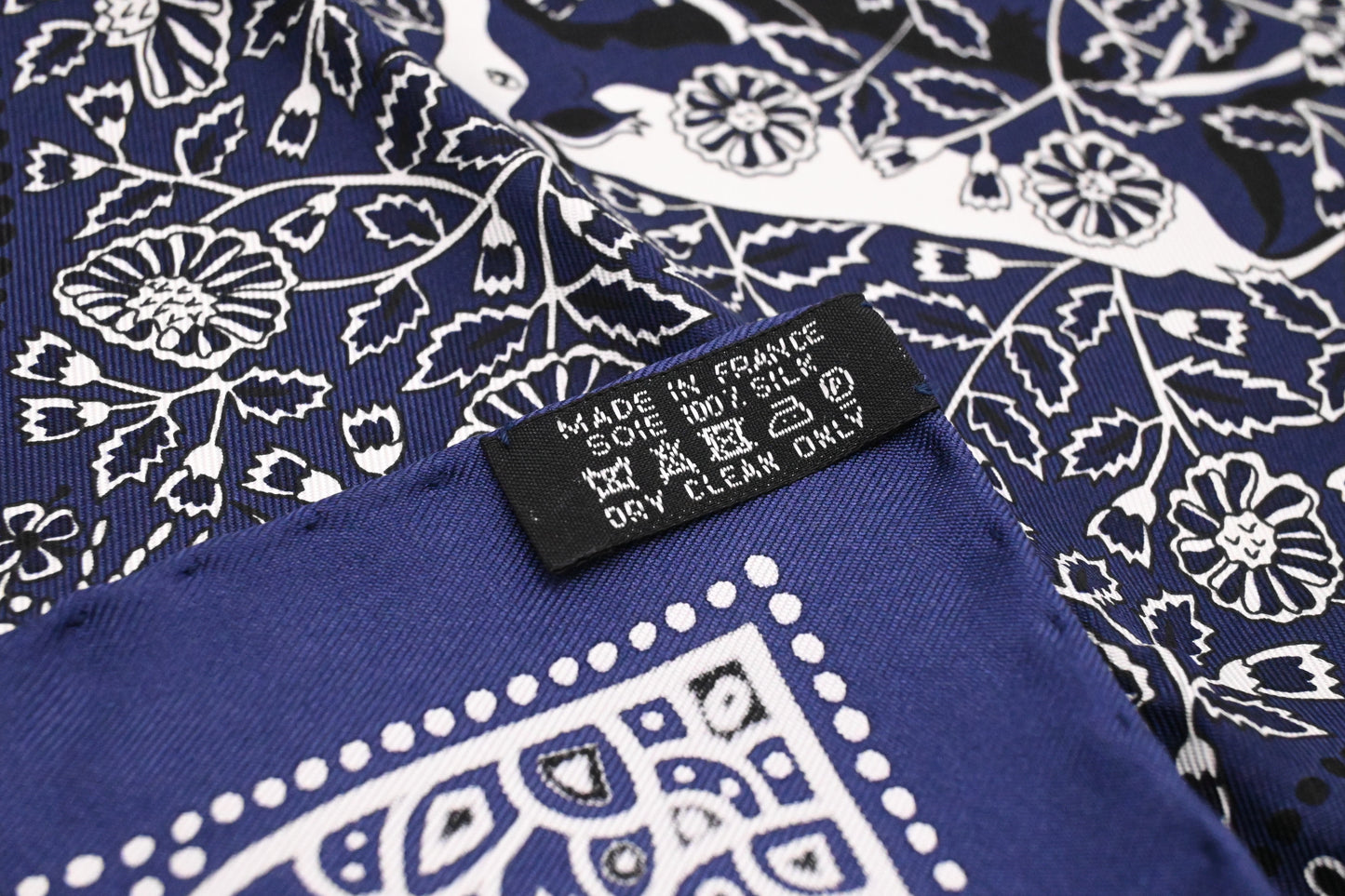 Hermes 'Entre Ciel et mer' Carre in Navy Silk