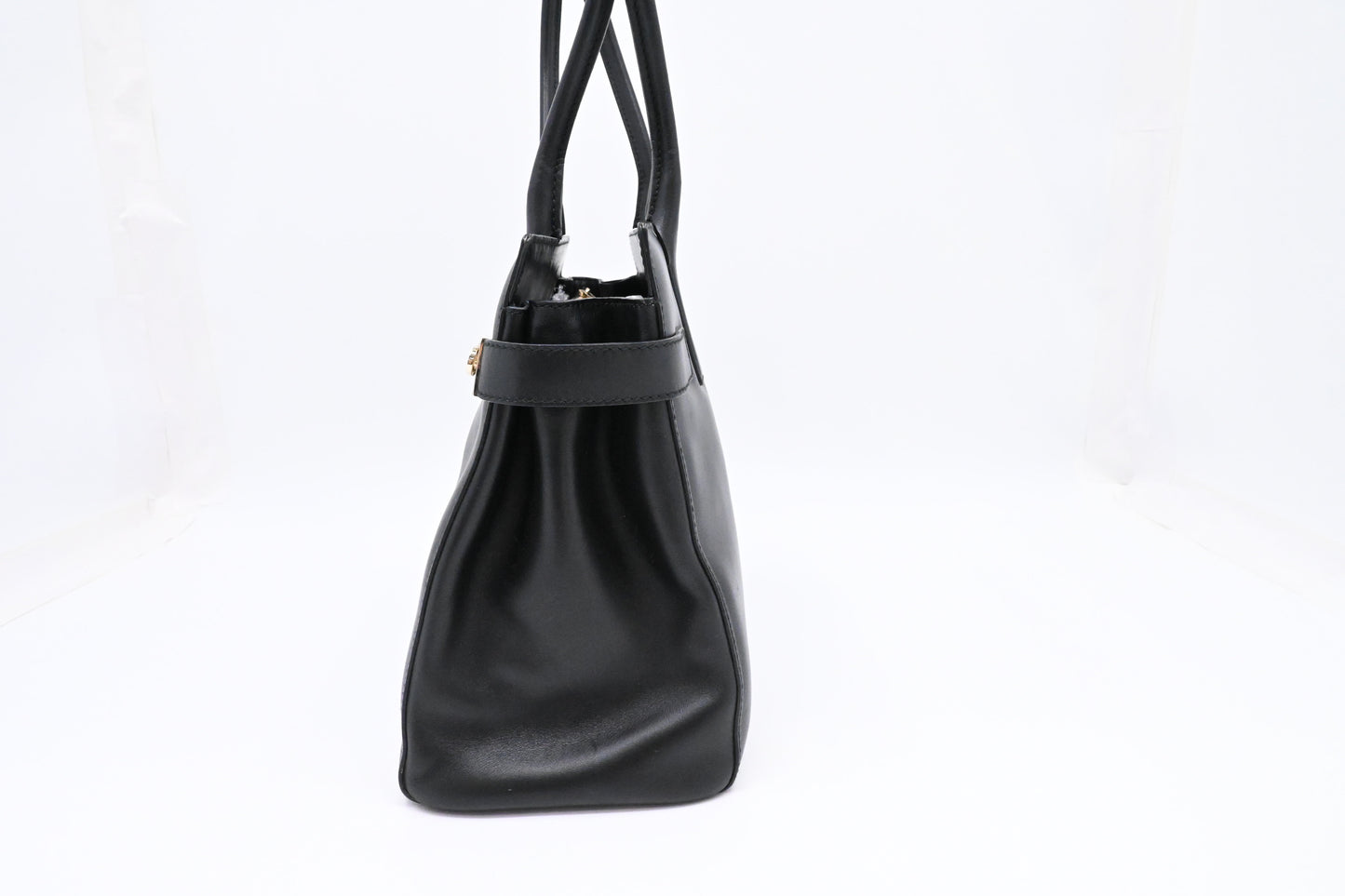Ferragamo Shoulder Bag in Black Leather