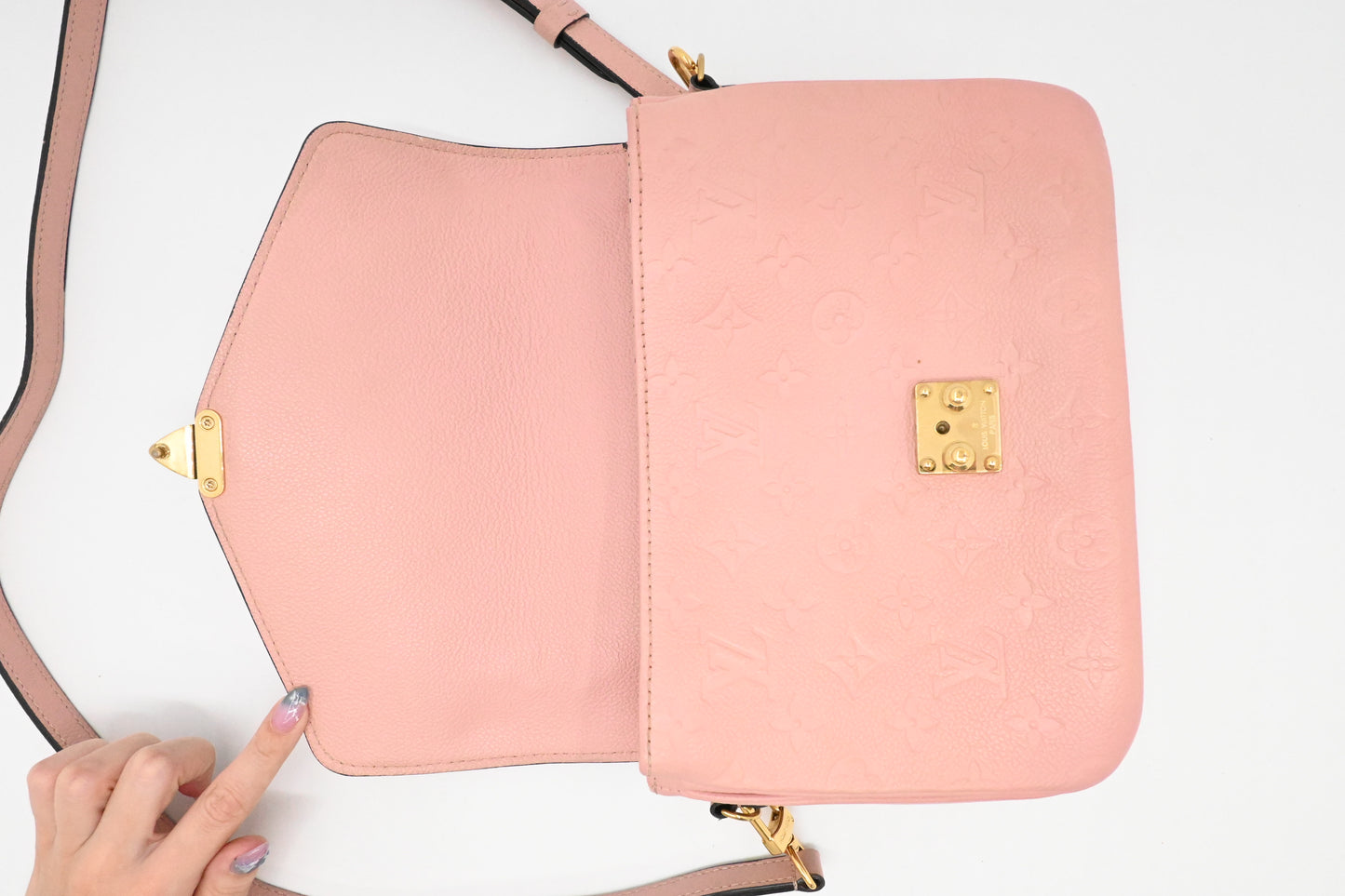 Louis Vuitton Pochette Métis in Pink Empreinte Leather