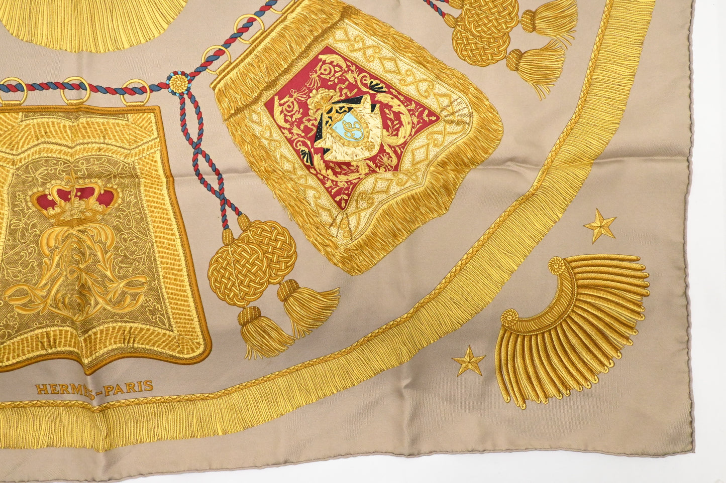 Hermes 'Poste et Cavalrie' Carre 90 in Beige Silk