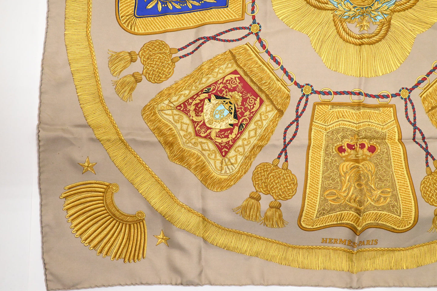 Hermes 'Poste et Cavalrie' Carre 90 in Beige Silk