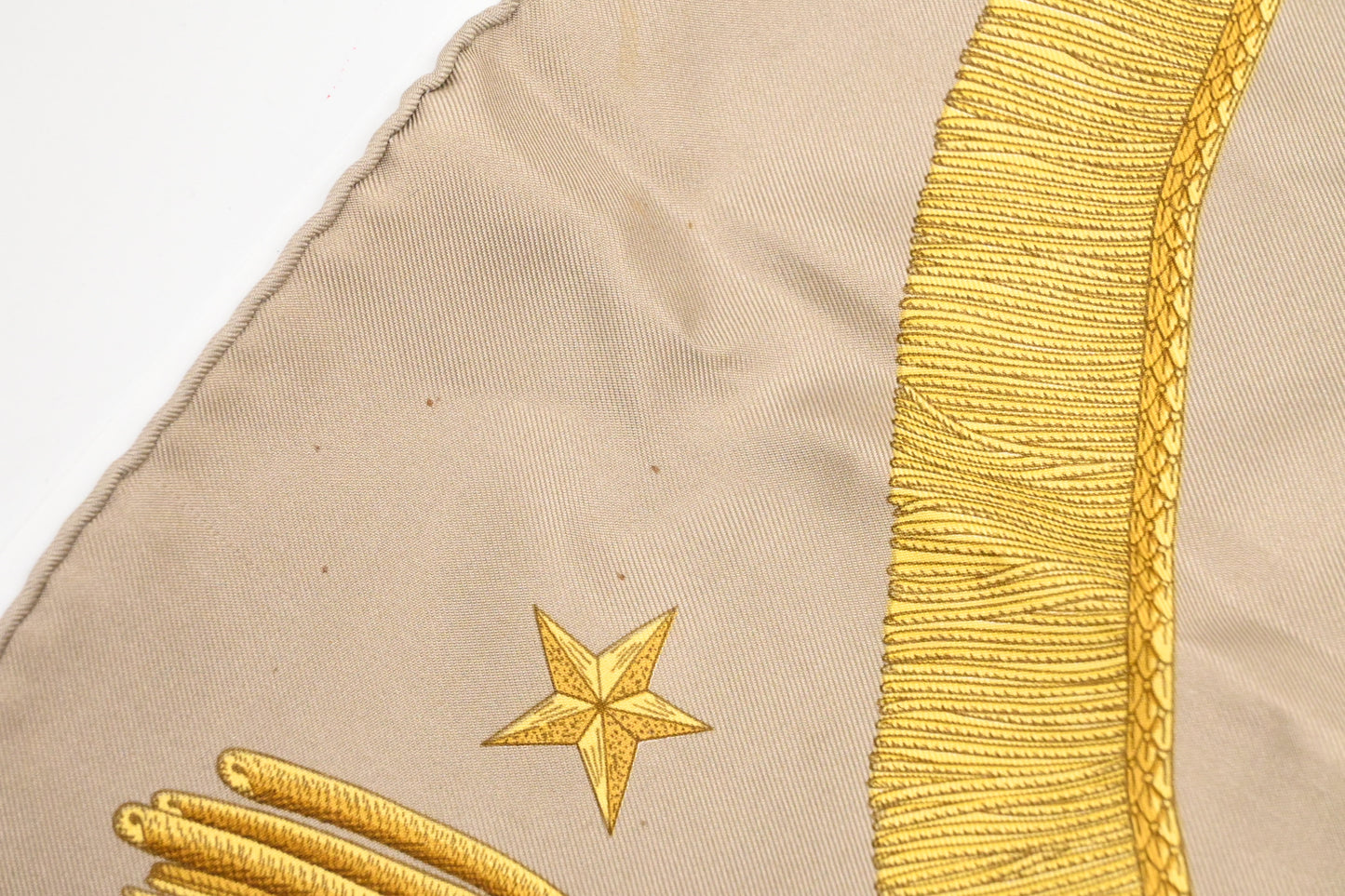 Hermes 'Poste et Cavalrie' Carre 90 in Beige Silk