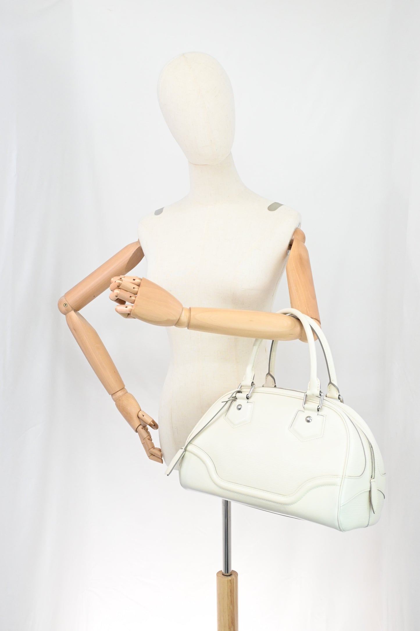 Louis Vuitton Montaigne PM in White Epi Leather