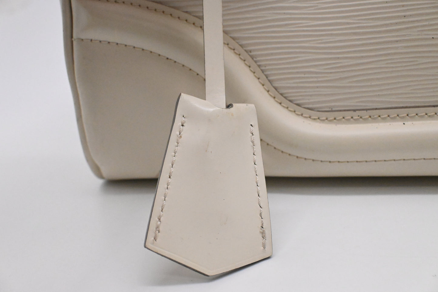 Louis Vuitton Bowling Montaigne PM in White Epi Leather
