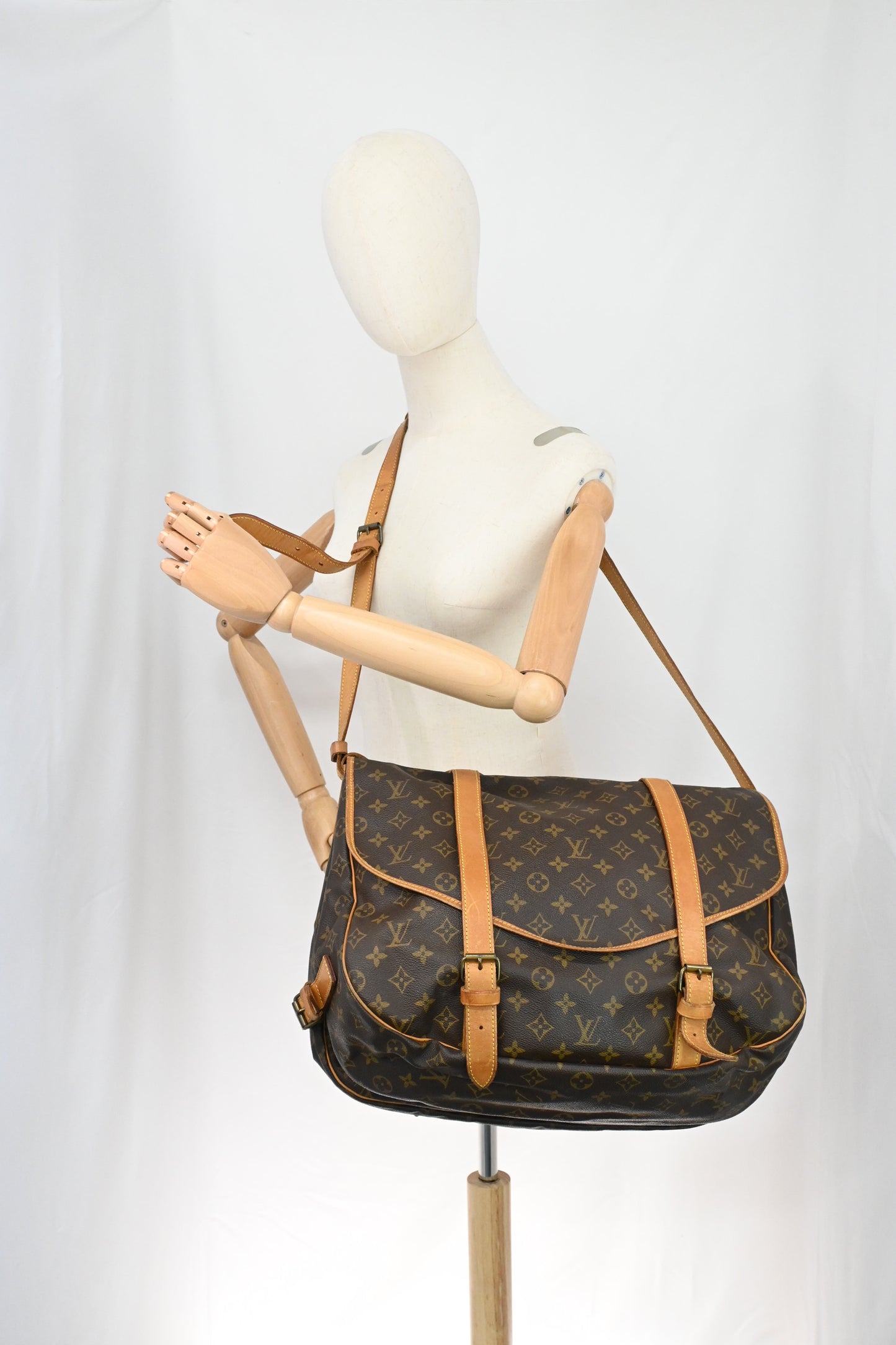 Louis Vuitton Saumur 43 in Monogram Canvas