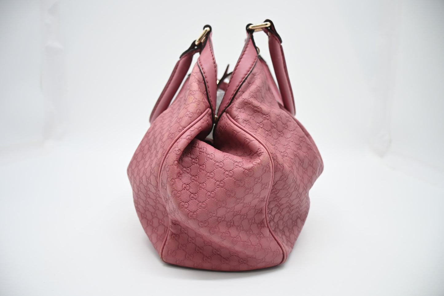 Gucci Sukey Handbag in Pink Microguccissima Leather