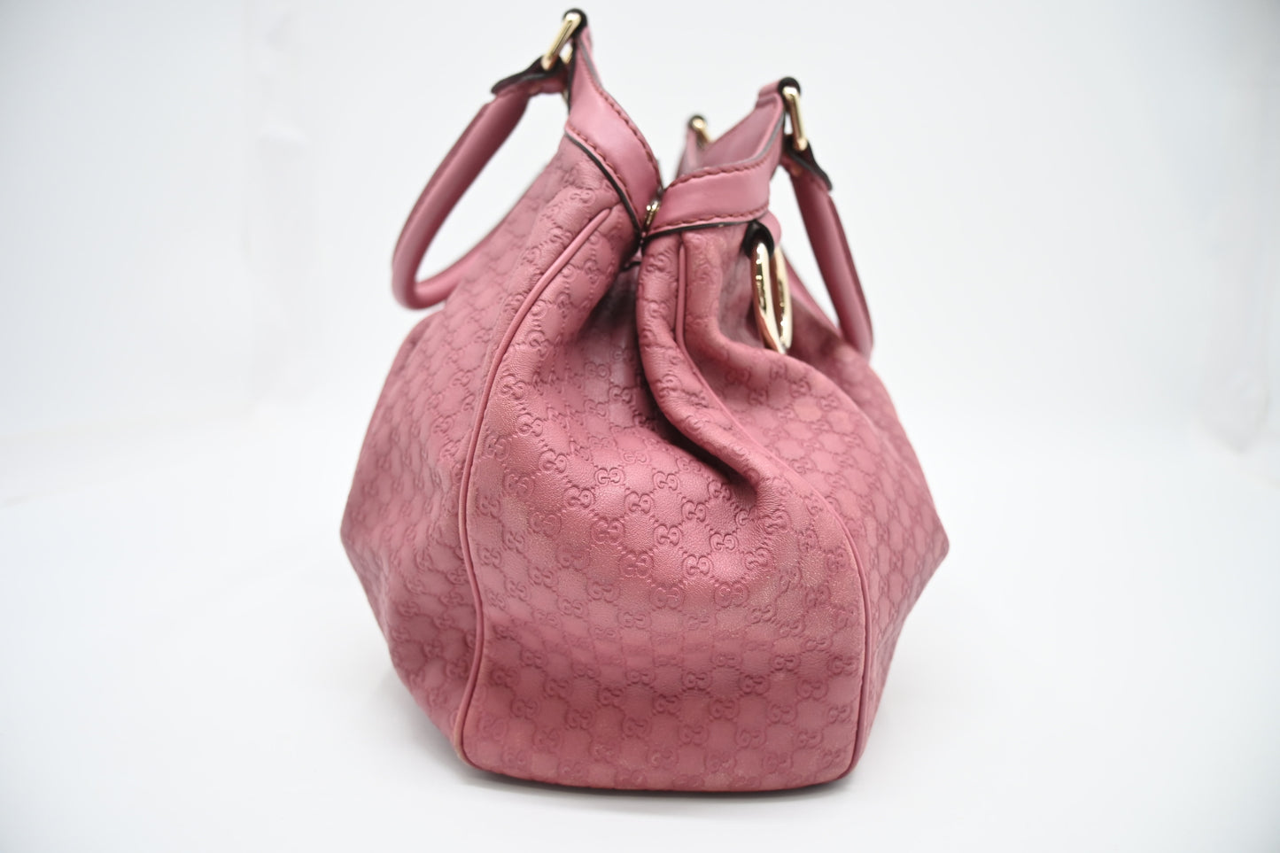 Gucci Sukey Handbag in Pink Microguccissima Leather
