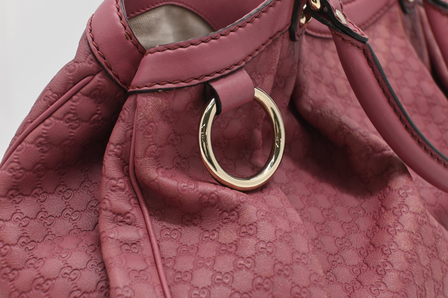 Gucci Sukey Handbag in Pink Microguccissima Leather